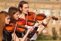 depositphotos_7428278-stock-photo-trio-of-violinists-plays-outdoor